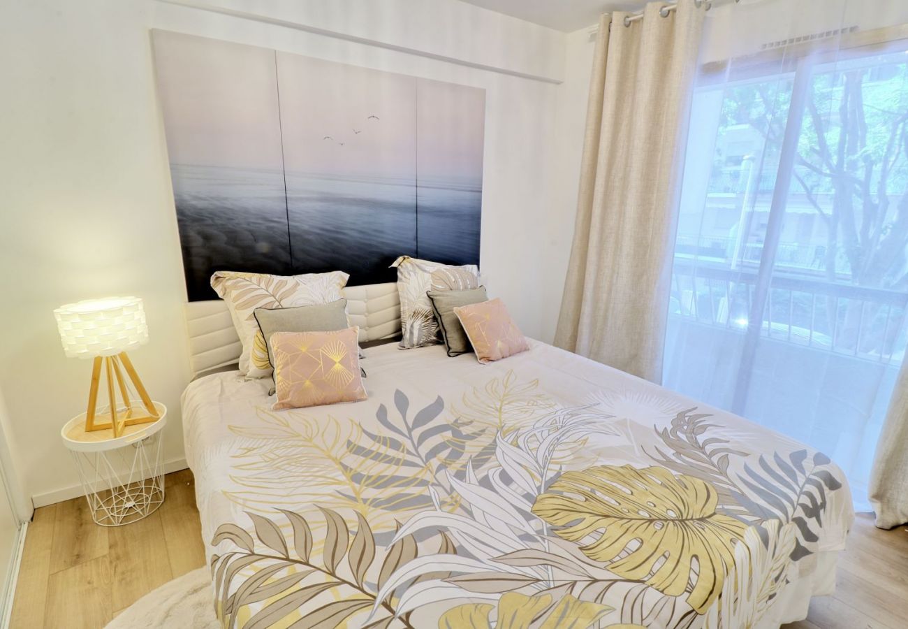 Apartment in Cannes - Palmes d'Or Properties - Ref FLEUR